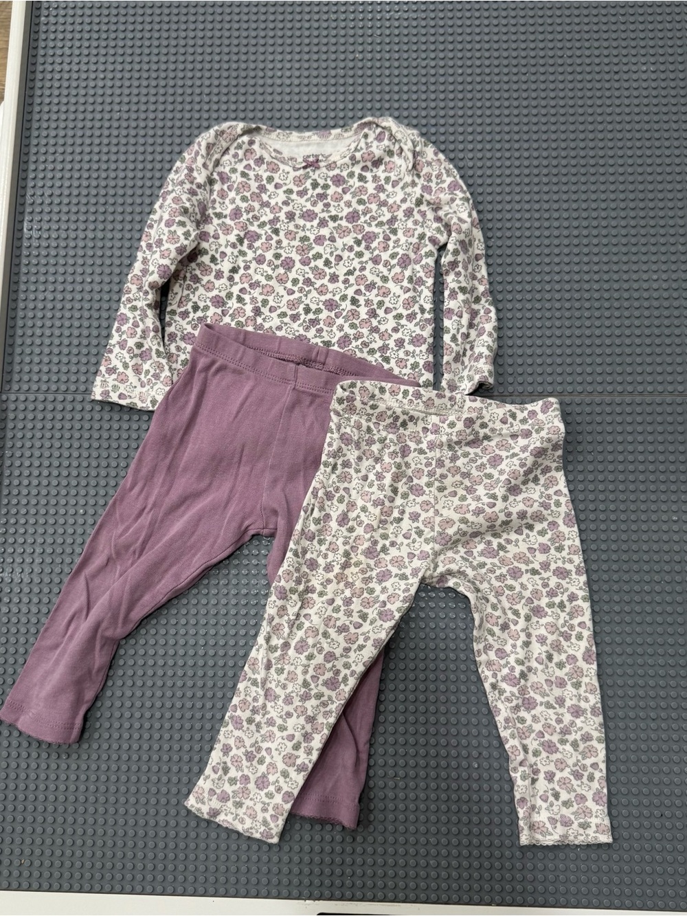 Carter’s long sleeve top with pant set size 12month